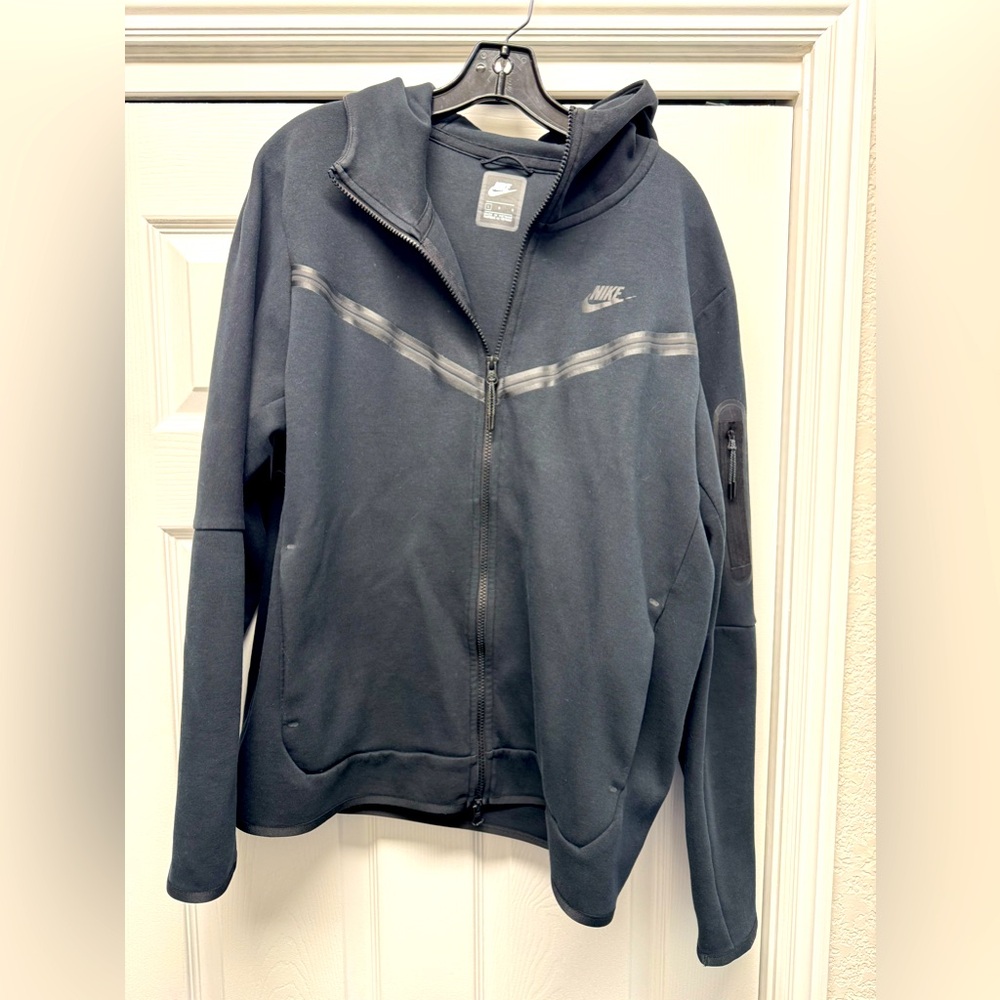 NIKE Tech Men’s Large Black Jacket